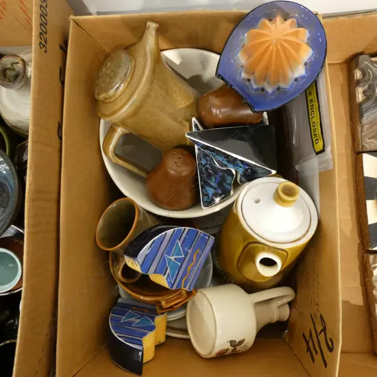 BOX LOT ASST CERAMICS; TEMUKA, CROWN LYNN, BRENDAN ADAMS ETC