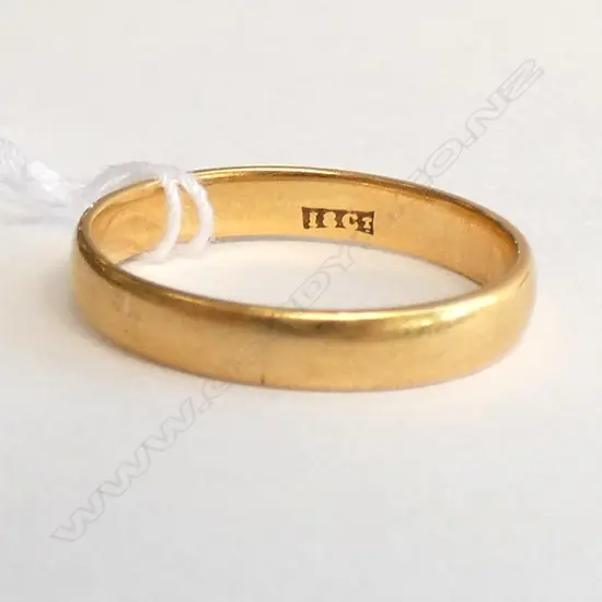18CT GOLD PLAIN WEDDING RING 2.9 GRAMS