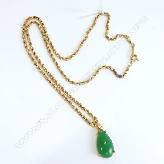 18K YELLOW GOLD CHAIN WITH JADEITE PENDANT 