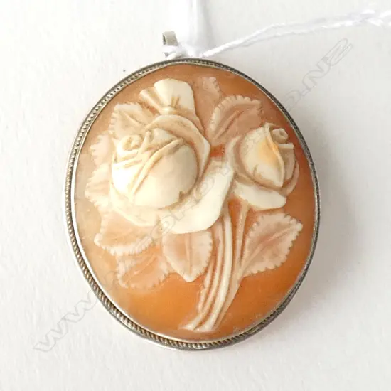 SILVER FRAMED CAMEO BROOCH - ROSES