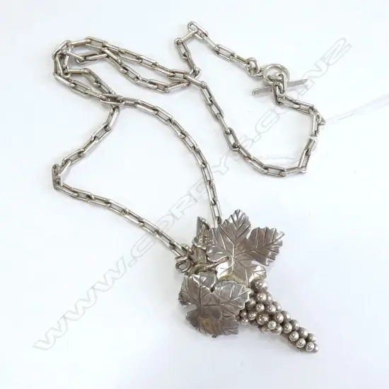 SILVER VINTAGE PENDANT NECKLACE GRAPES 41.6gms