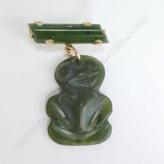 VINTAGE NZ POUNAMU TIKI BROOCH 9CT FITTINGS