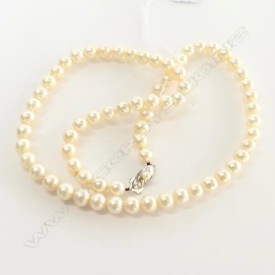 CULTURED PEARL NECKLACE SILVER CLASP
