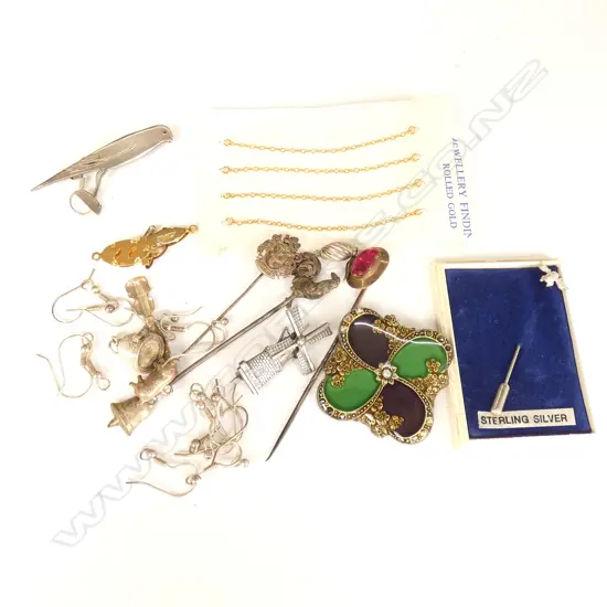 ASST. STG SILVER CHARMS, PIN, BROOCHES, ETC