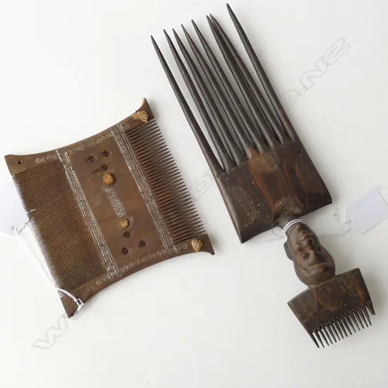 2 PACIFIC ISLAND COMBS L. 250MM