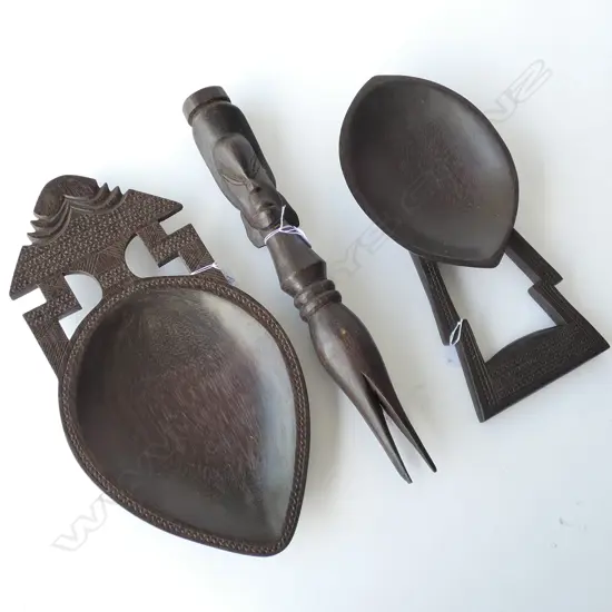 3 TRIBAL PCES; 2 DISHES + FIJIAN CANNIBAL FORK L. 380MM