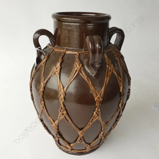 LGE POTTERY URN BROWN GLAZE WITH CANE DETAIL 390MM HIGH
