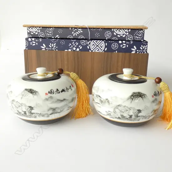 PR CHINESE PORCELAIN LIDDED CONTAINERS IN PRESENTATION BOX