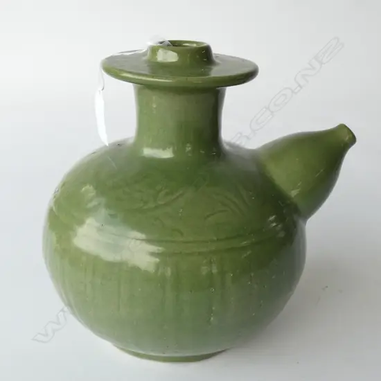 LONQUAN KENDI WITH DARK CELADON GLAZE. H.200mm