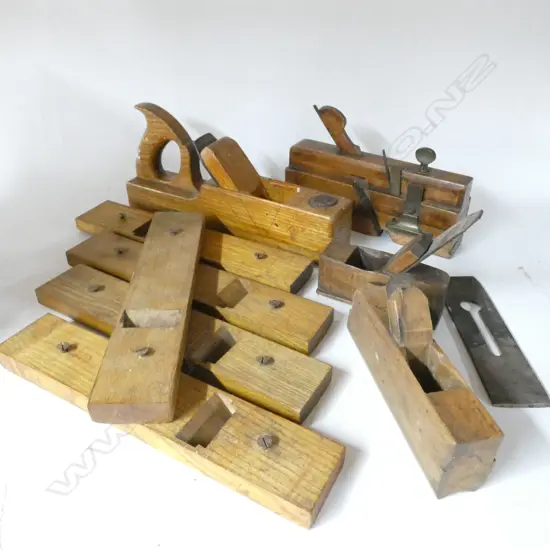 PATTERN MAKER'S PLANE WITH SELECTION OF CURVED SOLES, DATED 1926