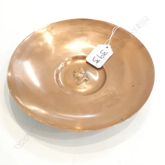 EDWARDIAN SM COPPER DISH, EMBOSSED PORTRAIT TO CENTRE, DIA. 170MM
