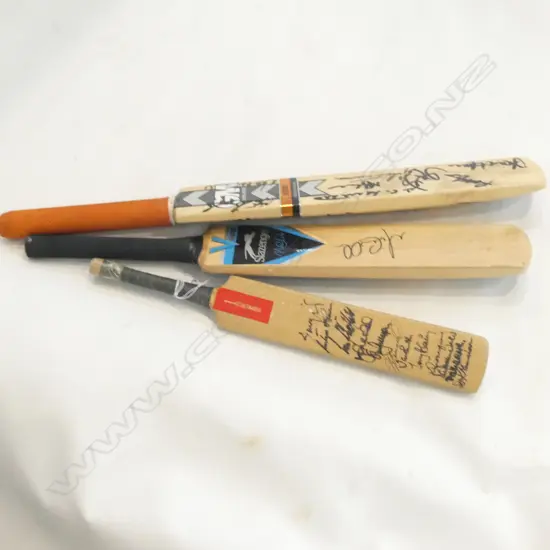 3 AUTOGRAPHED BATS MICHEAL CLARK +2 1990S NZ TEAMS