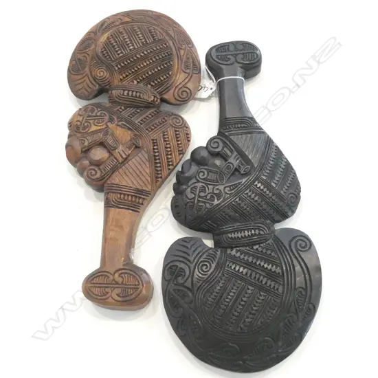 2 MAORI CARVED WOODEN MAORI WAHAIKA HAND CLUBS L. 340MM