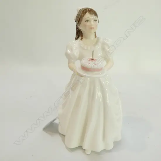 ROYAL DOULTON FIGURE BIRTHDAY GIRL 15CM HN3423