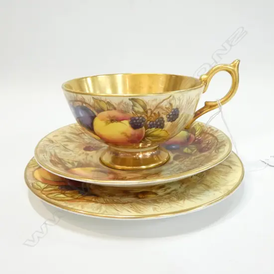 AYNSLEY GILT CUP/S/PLATE