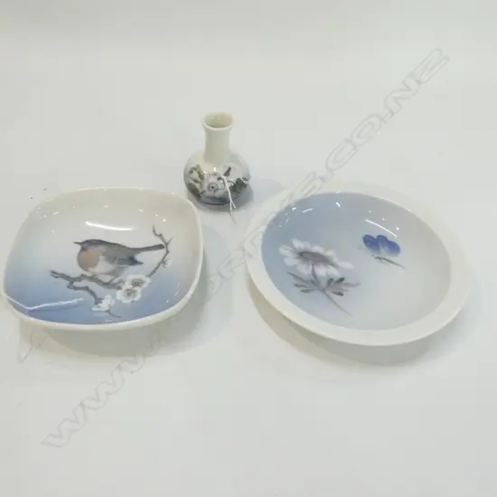 2 SMALL COPENHAGEN DISHES + MINIATURE VASE