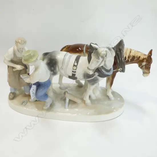 THURINGIA GRAFENTHAL HORSES AND FARRIER FIGURINE L. 390MM