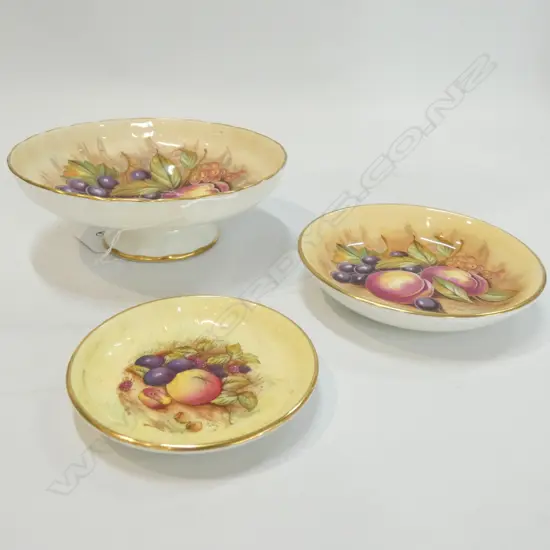 3 SMALL AYNSLEY GILT FRUIT DISHES
