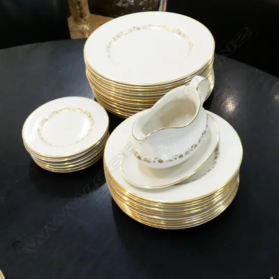 R/DOULTON PART FAIRFAX LARGE DINNER SERVICE