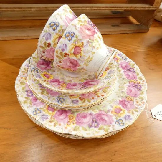 2 SERENA R /ALBERT C/S/PLATES + 2 CAKE PLATES