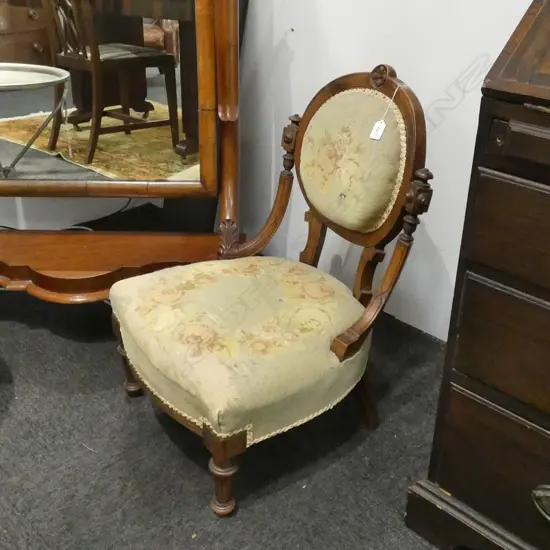 VICTORIAN WALNUT FRAMED BEDROOM CHAIR