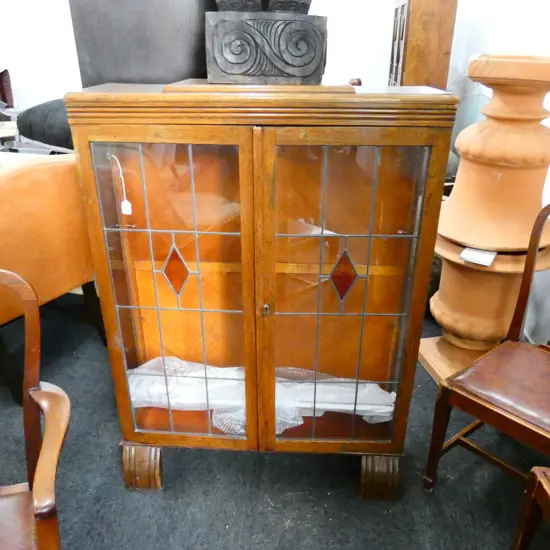 OAK LEADED GLASS CABINET 910MM W.