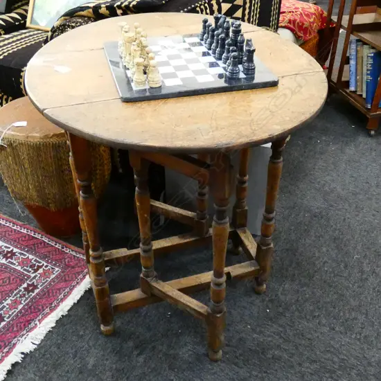 SMALL OAK GATELEG TABLE