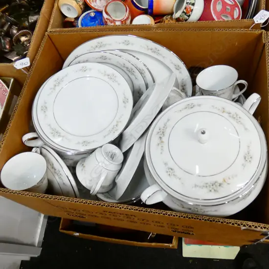 BOX LOT NORITAKE MELISSA DINNER SERVICE