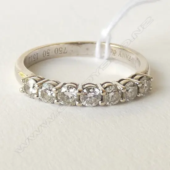 TIFFANY 18CT WHITE GOLD AND SEVEN STONE DIAMOND RING TDW O.58CT