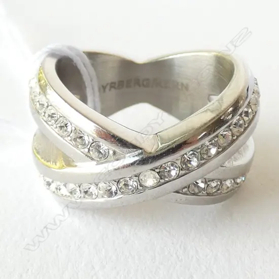 A DYRBERG KERN STEEL RING SET WITH SWAROVSKI CRYSTALS