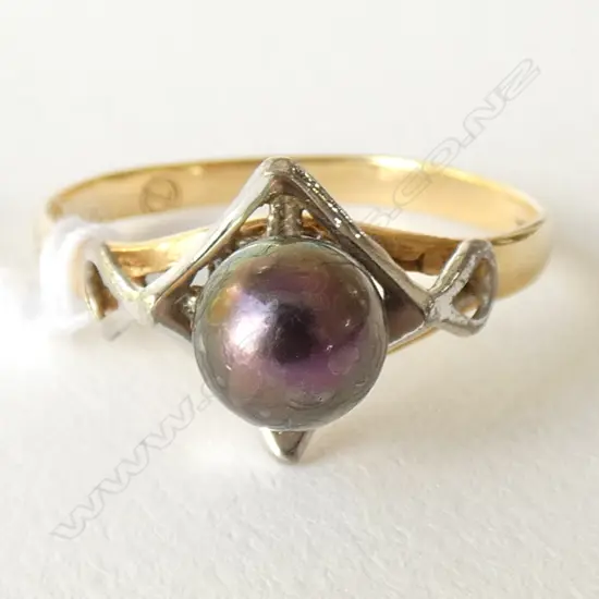 14CT GOLD AND BLACK PEARL RING