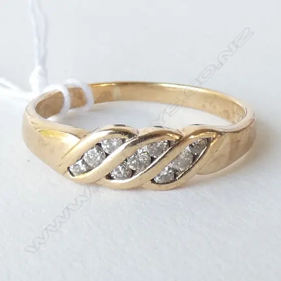 9CT GOLD 9 DIAMOND RING