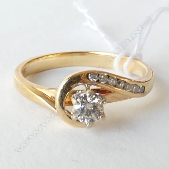 18ct DIAMOND SOLITAIRE RING SCOLL DESIGN