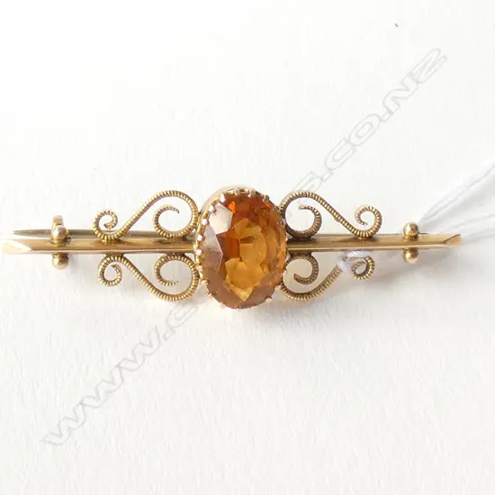 9CT GOLD AND CITRINE LIKE STONE BAR BROOCH