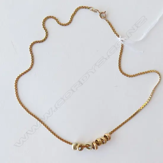 9CT Y/GOLD 42CM CHAIN WITH 7 9ct CIRCULAR HOOPS, 7.44GM