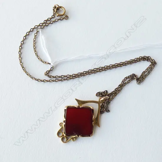 9CT CARNELIAN PENDANT ON G/PLATED CHAIN