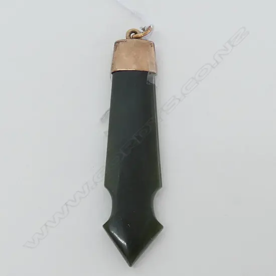 GREENSTONE AND 9CT GOLD PENDANT