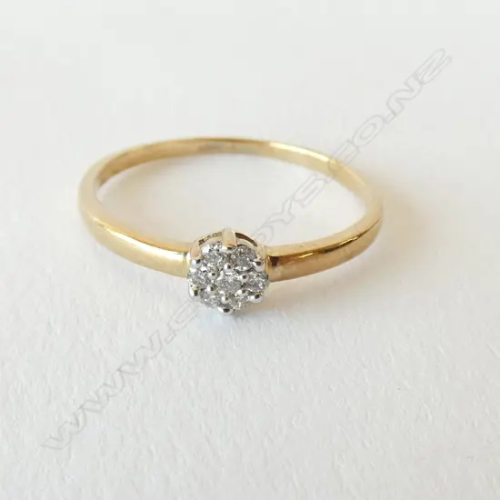 9CT GOLD & DIAMOND RING