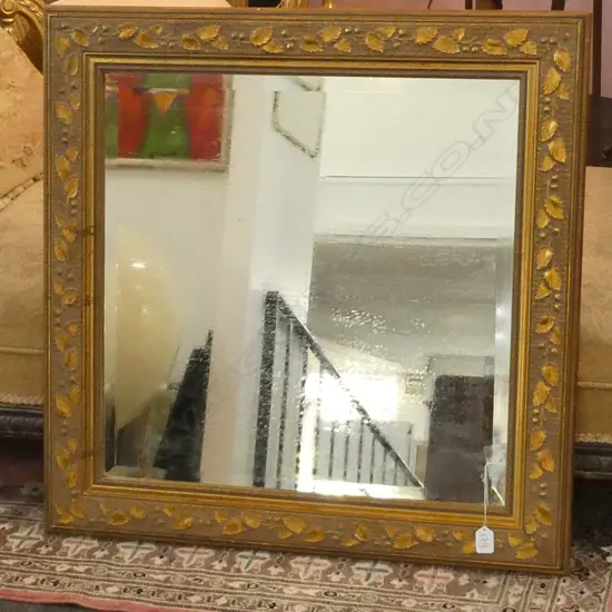 GILT FRAMED MIRROR 750 X 750 MM