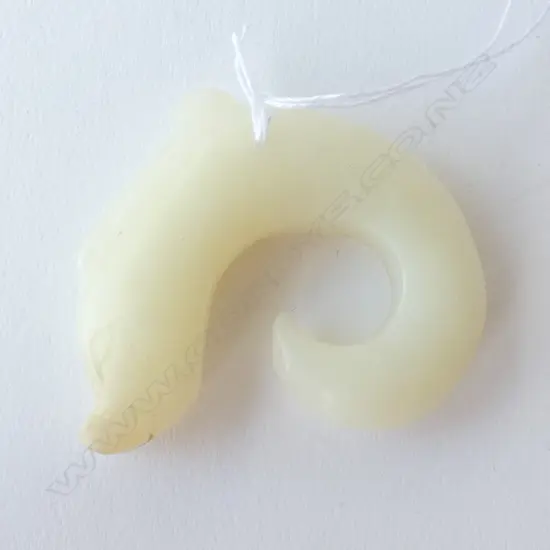 CHINESE 'MUTTONFAT' JADE SERPENT 50MM DIA