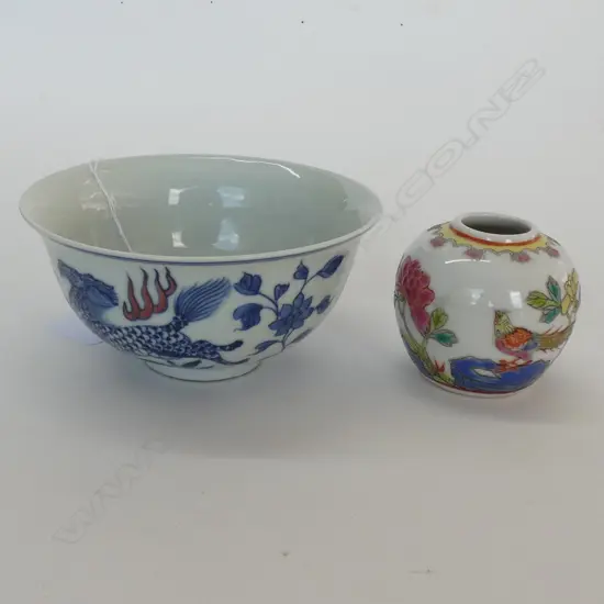 TWO CHINESE ITEMS, B&W BOWL DIA 115mm + FAMILLE ROSE JAR H.55mm