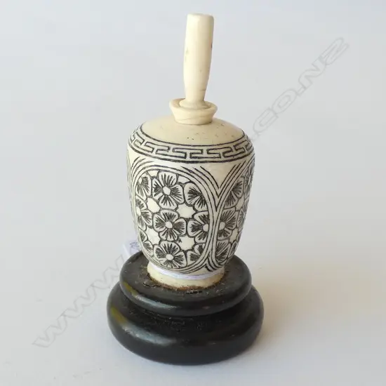 BONE SNUFF BOTTLE ON WOOD STAND