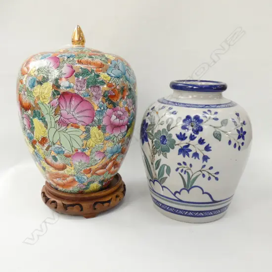 2 ORIENTAL VASES H. 300MM