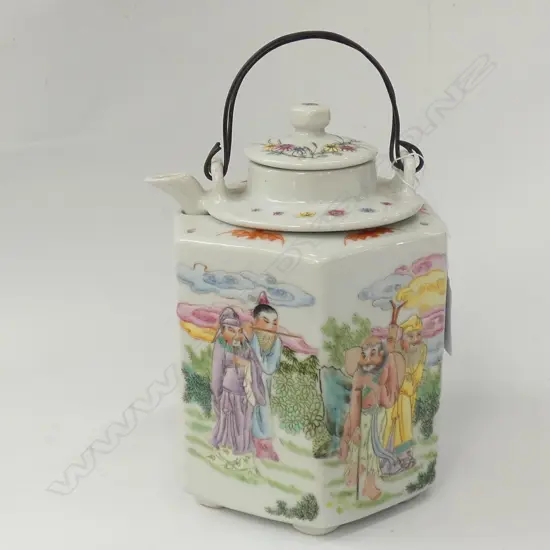 FAMILLE ROSE CHINESE TEAPOT H. 190MM