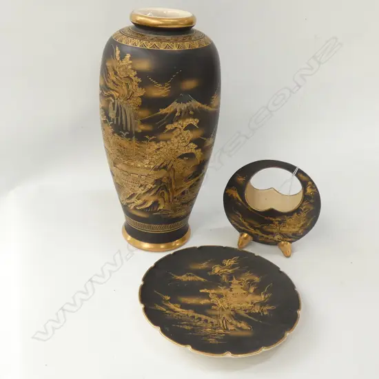 3 PCES SATSUMA WARE; 2 VASES H. 250MM & PLATE