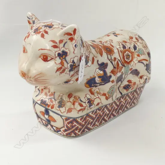 ORIENTAL IMARI CAT PILLOW ORNAMENT
