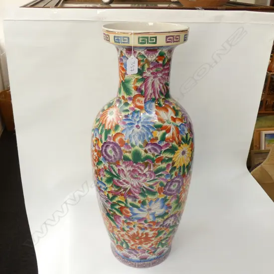 LGE CHINESE VINTAGE MILLEFLEUR VASE