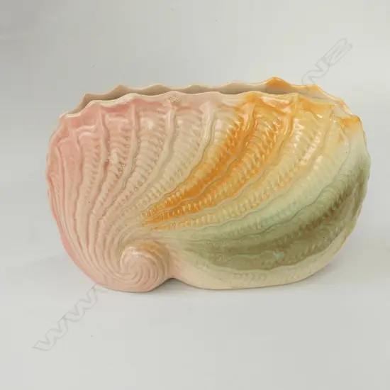 SHORTER & SONS SHELL VASE, H. 130MM