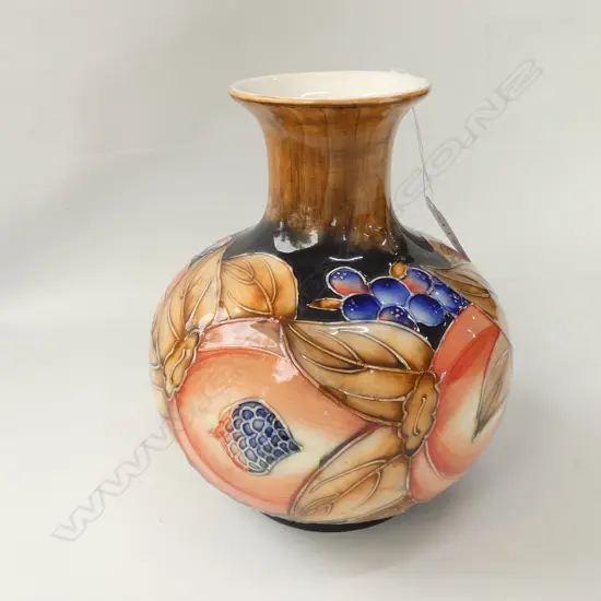 MOORCROFT TYPE BULBOUS VASE POMEGRANITE H.195mm