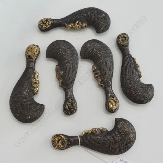 6 SMALL BRONZE PATUS, L. 135MM